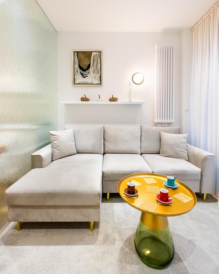 Apartment Eko Park Abdank White Warsaw
