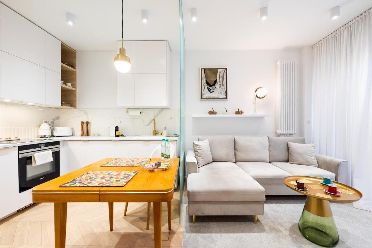Eko Park Abdank White Apartment Warsaw