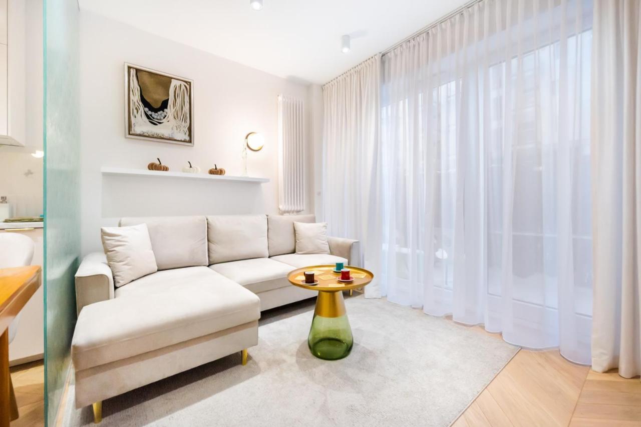 Eko Park Abdank White Apartment Warsaw