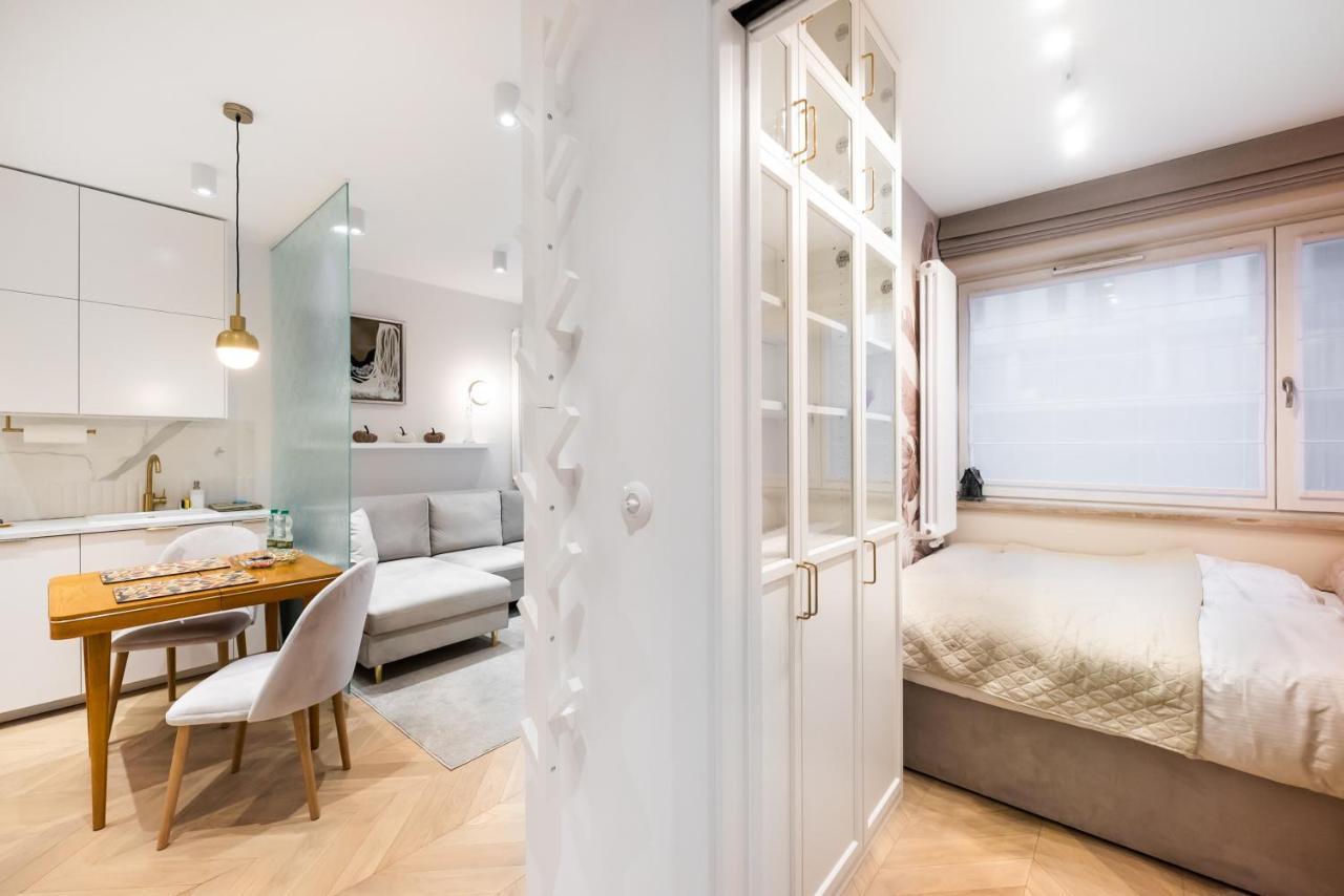 Eko Park Abdank White Apartment