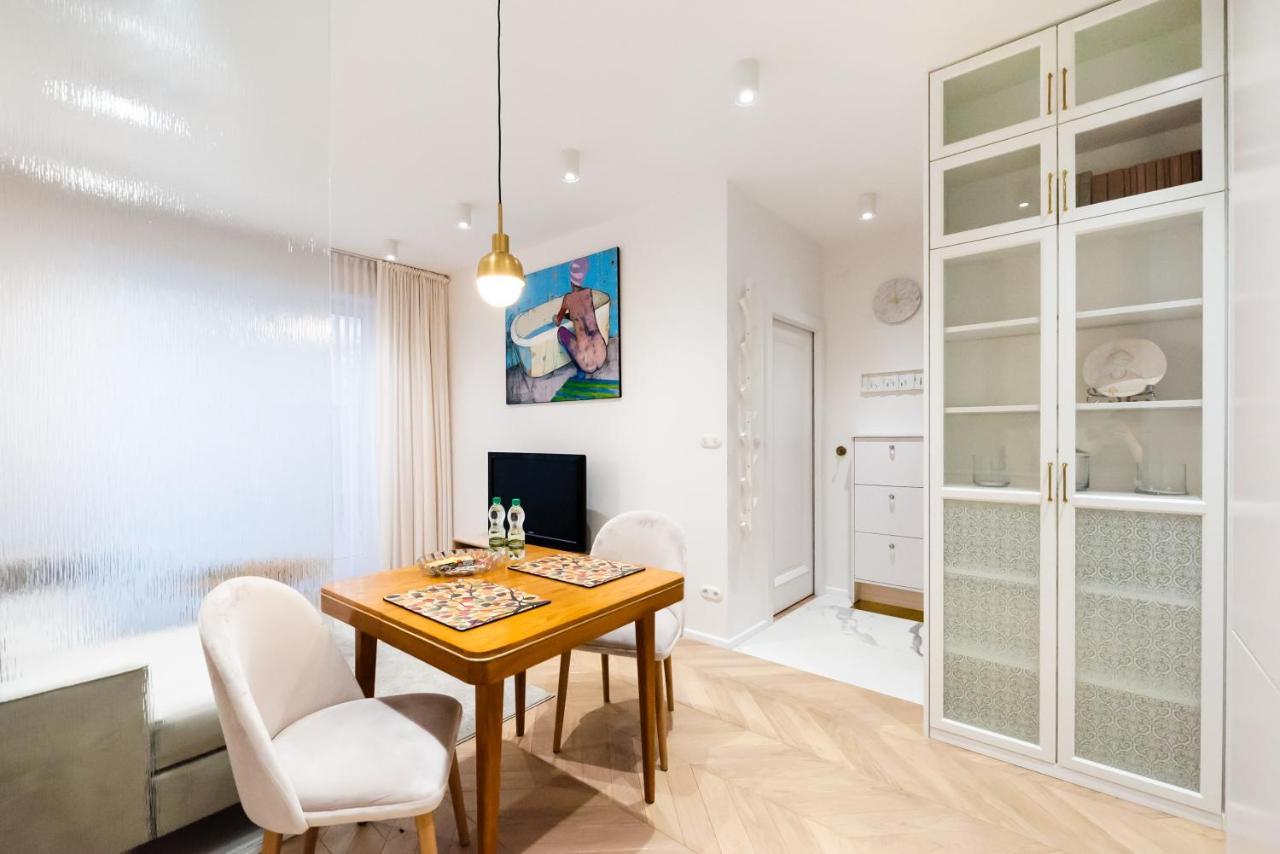 Apartment Eko Park Abdank White Warsaw